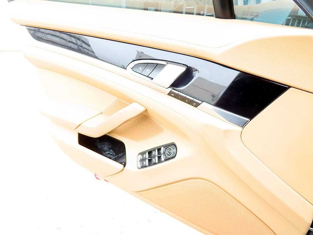 Porsche Panamera — photo 11