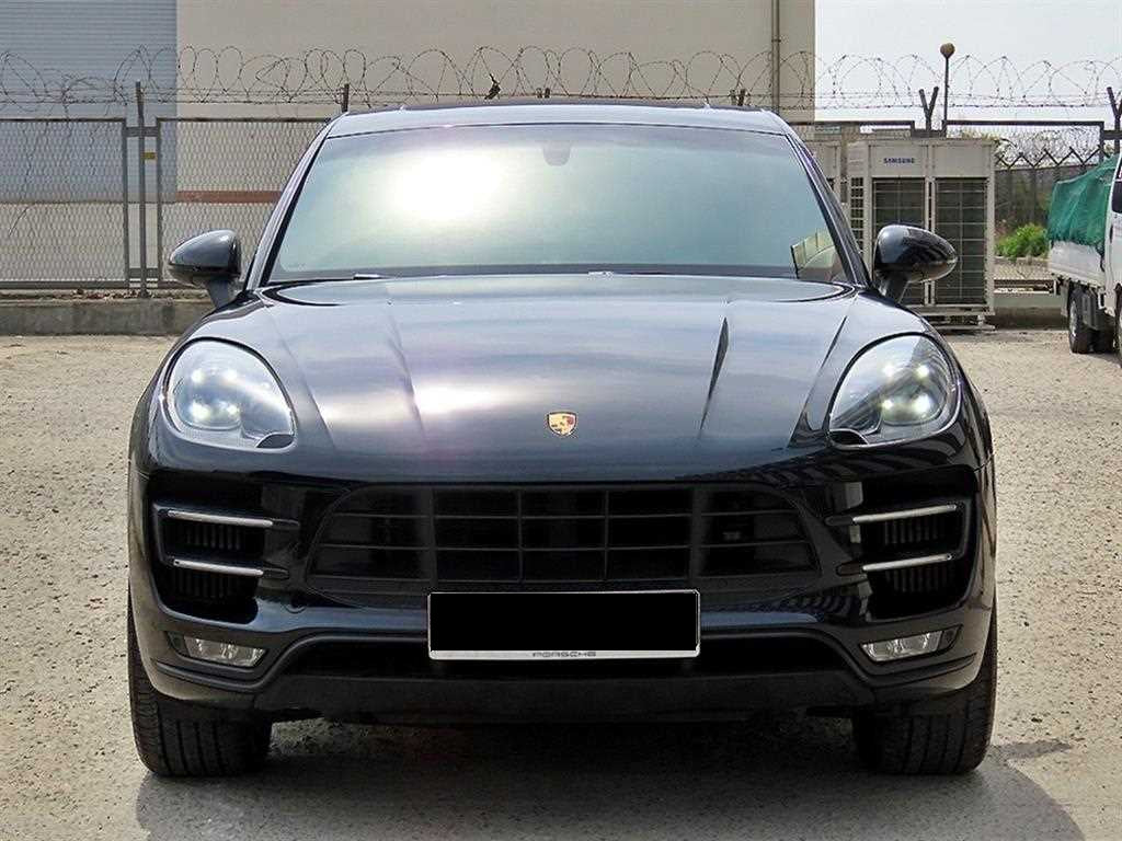 Porsche Macan — photo 02