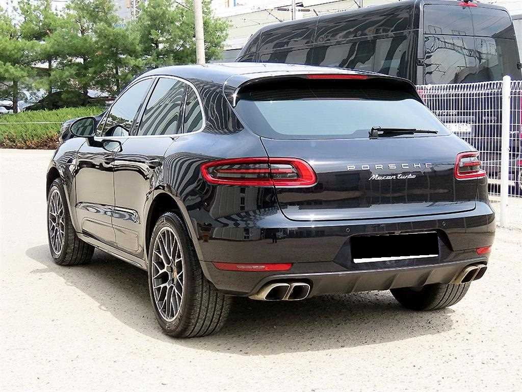 Porsche Macan — photo 03
