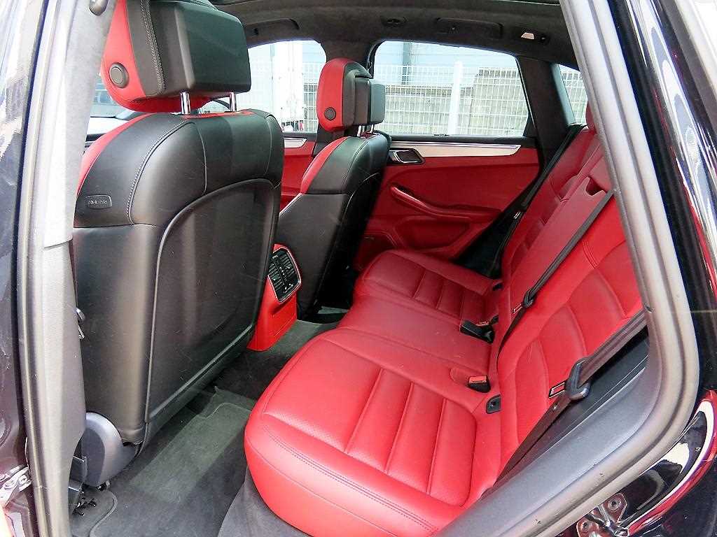 Porsche Macan — photo 06