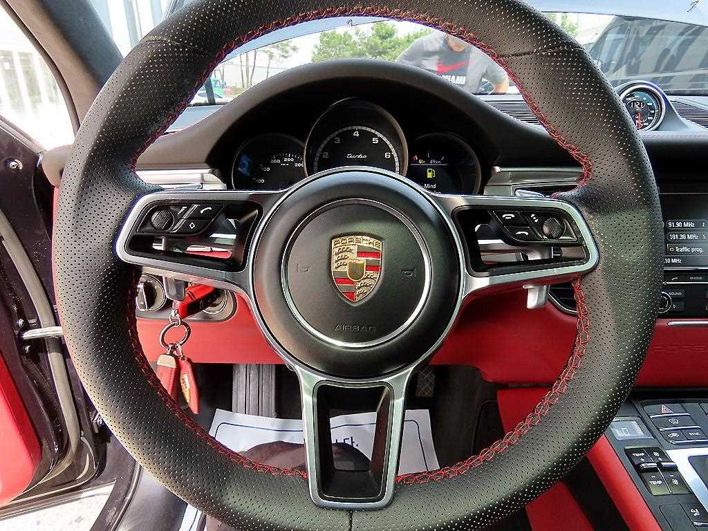 Porsche Macan — photo 08