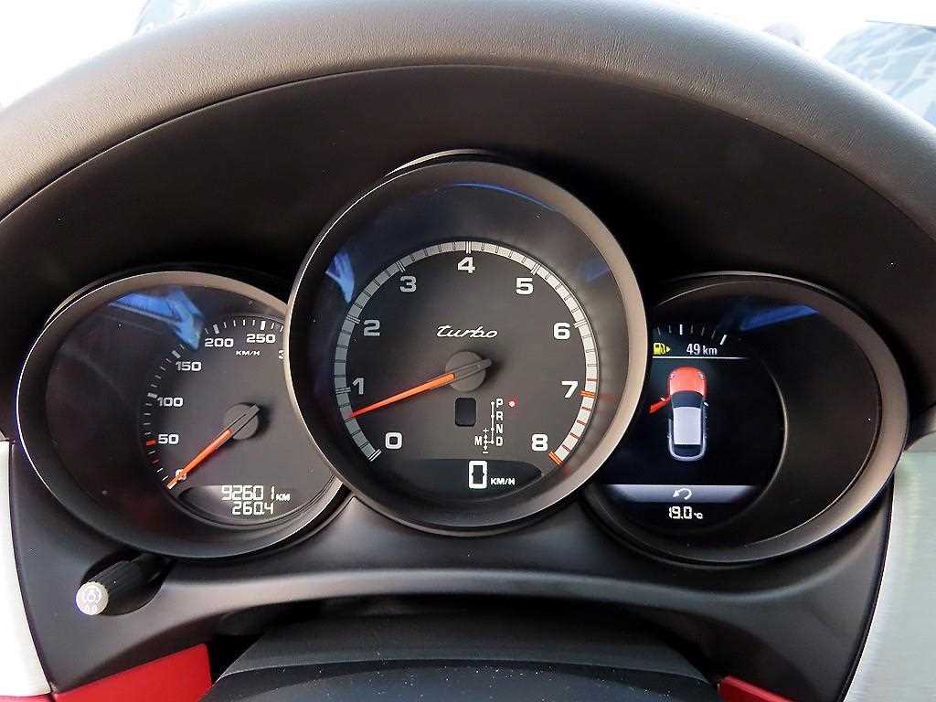 Porsche Macan — photo 09