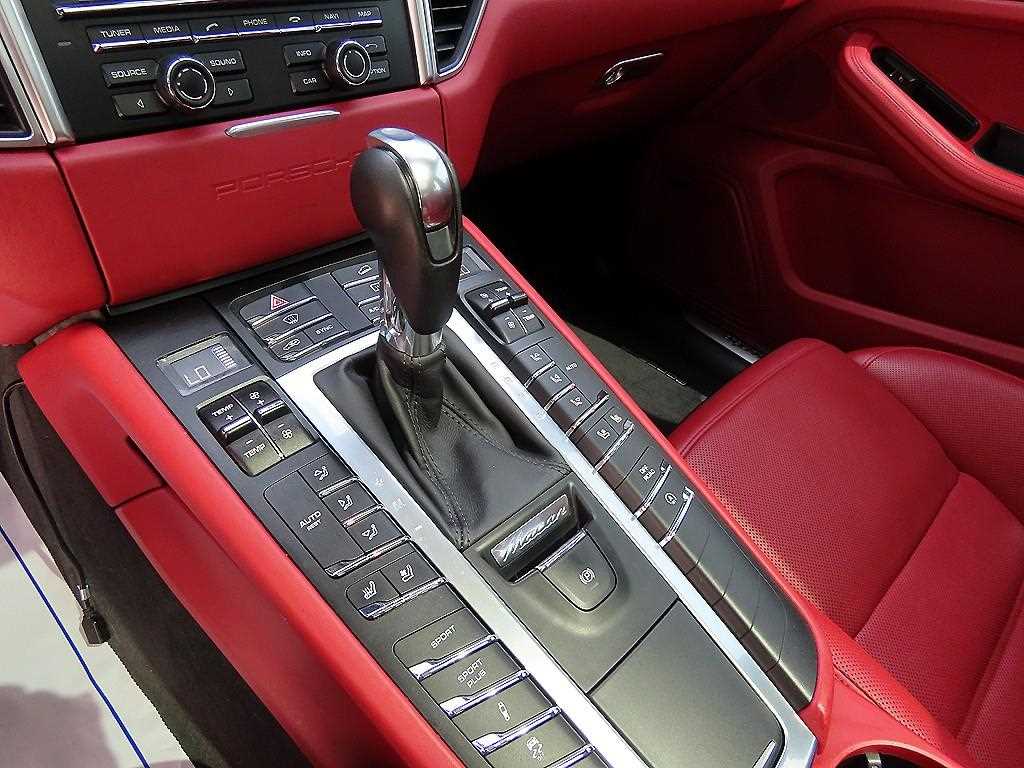 Porsche Macan — photo 10