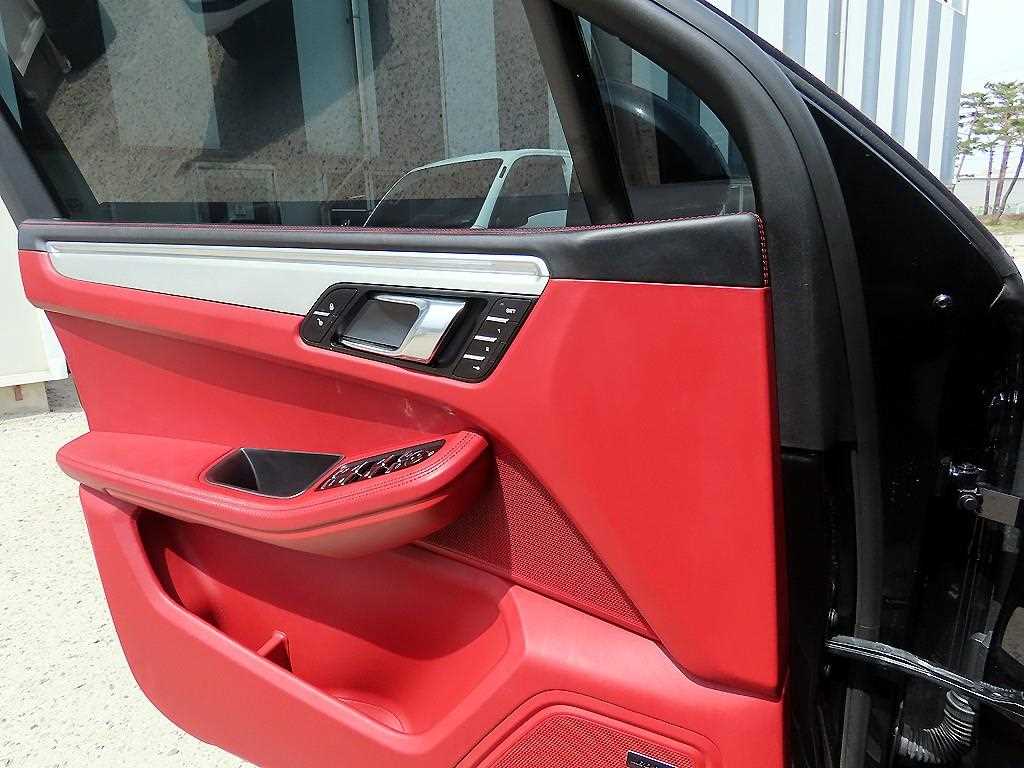 Porsche Macan — photo 11