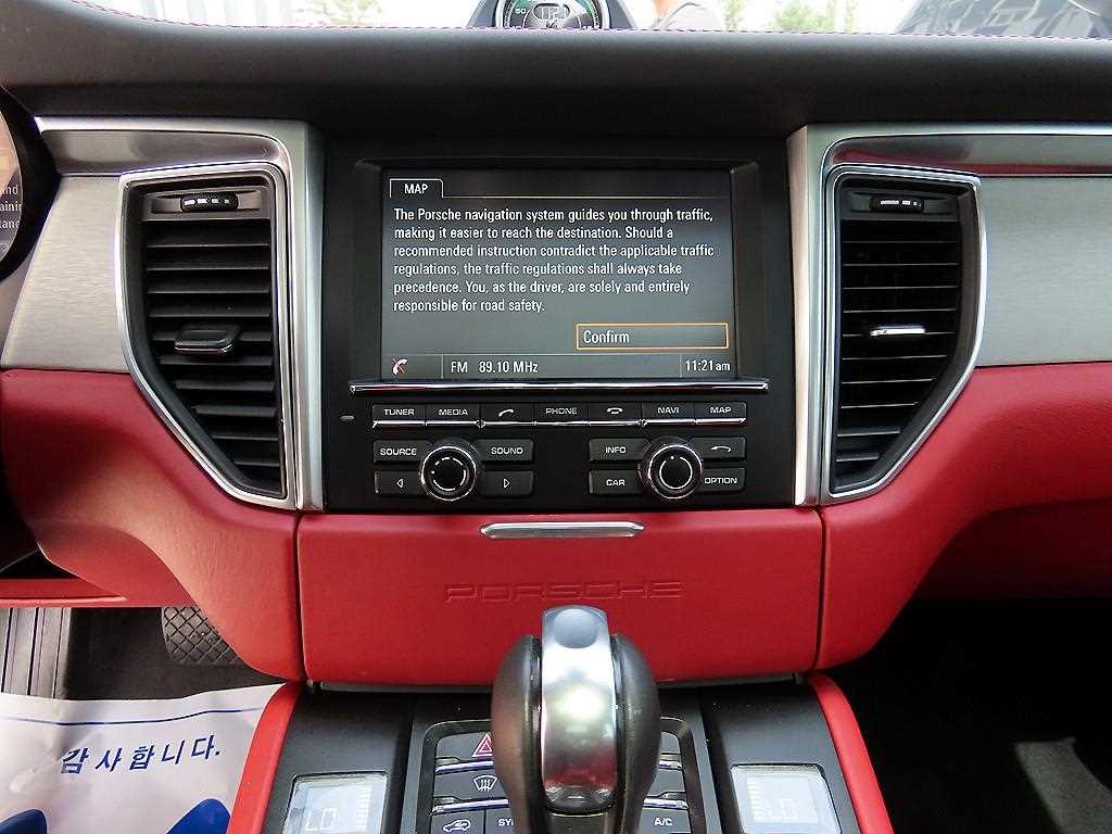 Porsche Macan — photo 12
