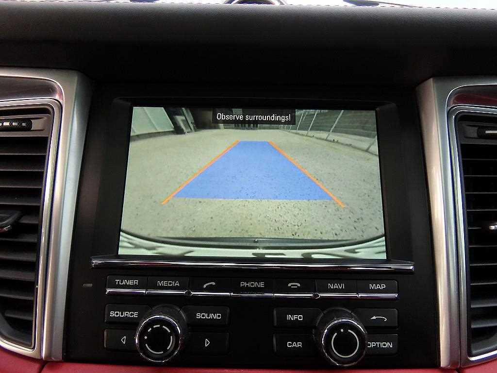 Porsche Macan — photo 13
