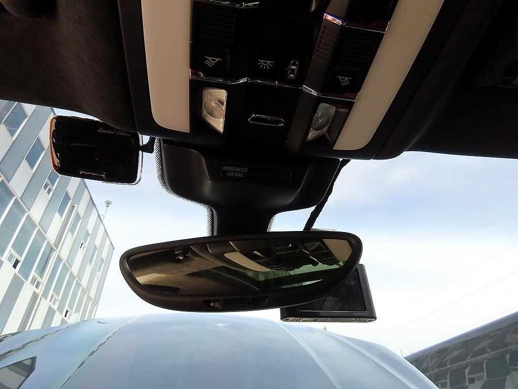 Porsche Macan — photo 14