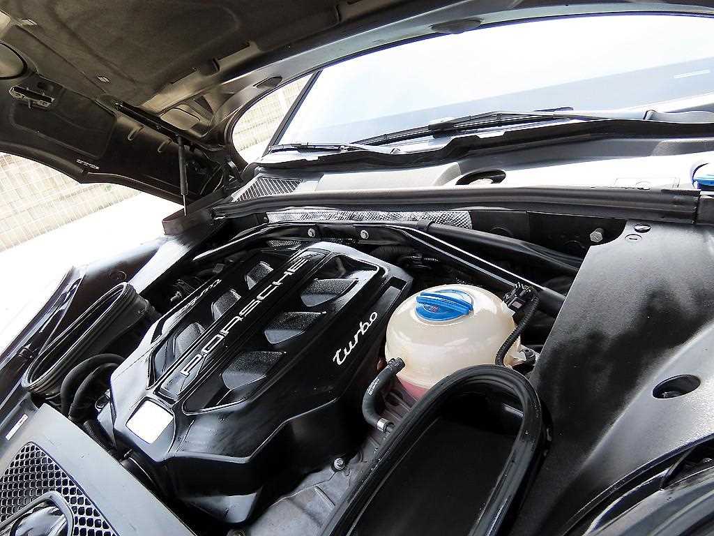 Porsche Macan — photo 19