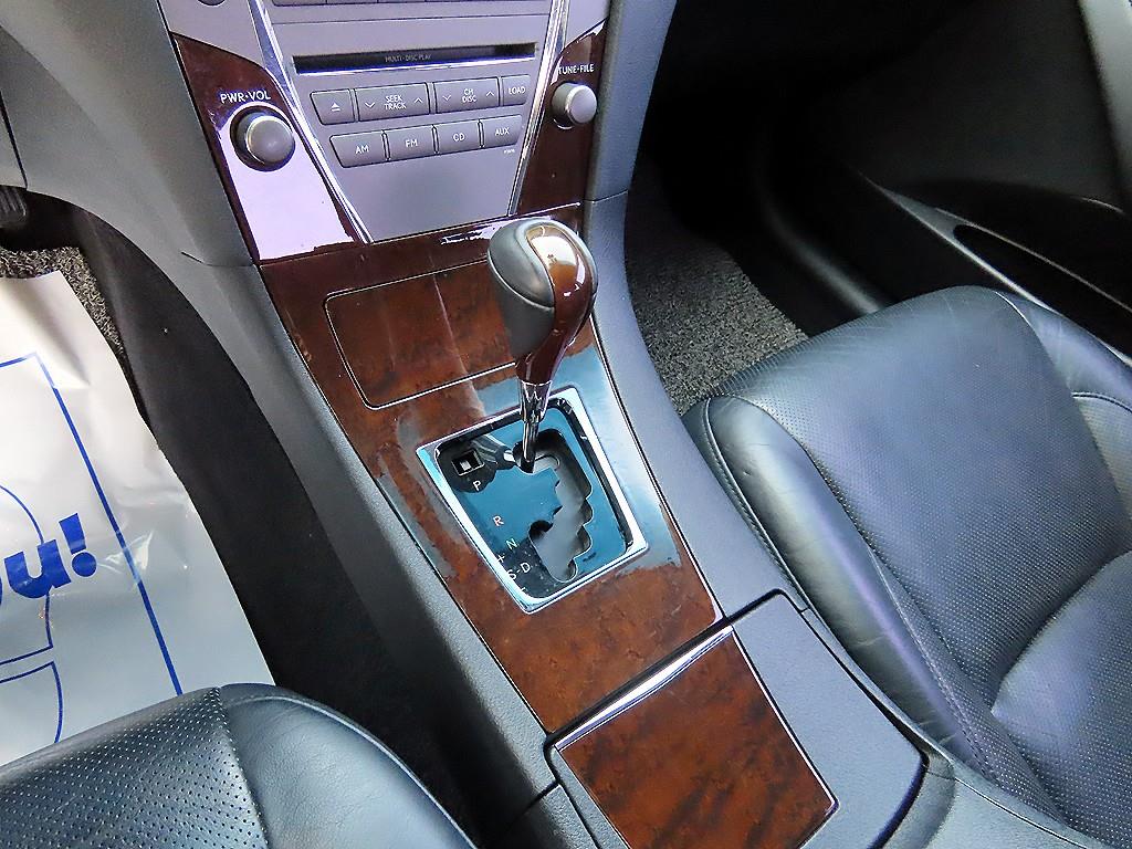 Lexus ES — photo 11