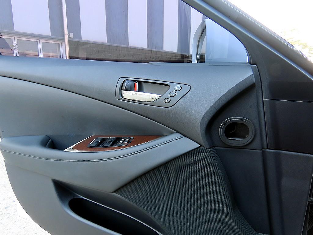 Lexus ES — photo 12