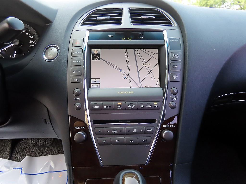 Lexus ES — photo 15