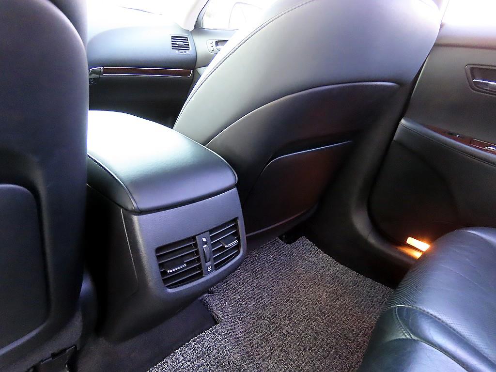 Lexus ES — photo 16