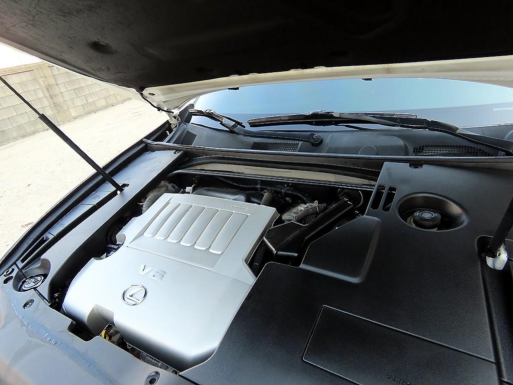 Lexus ES — photo 19