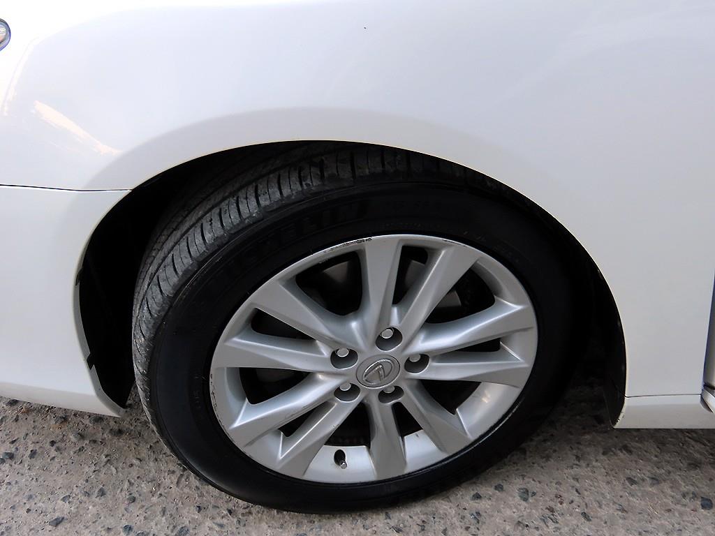 Lexus ES — photo 20
