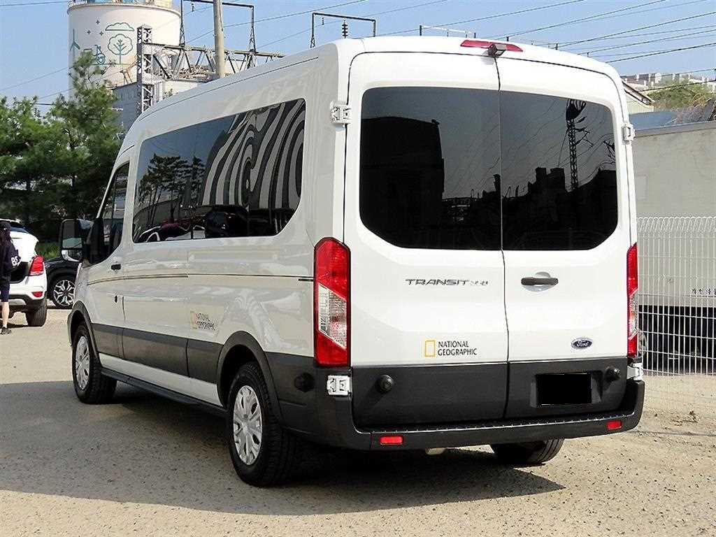 Ford Transit — photo 03