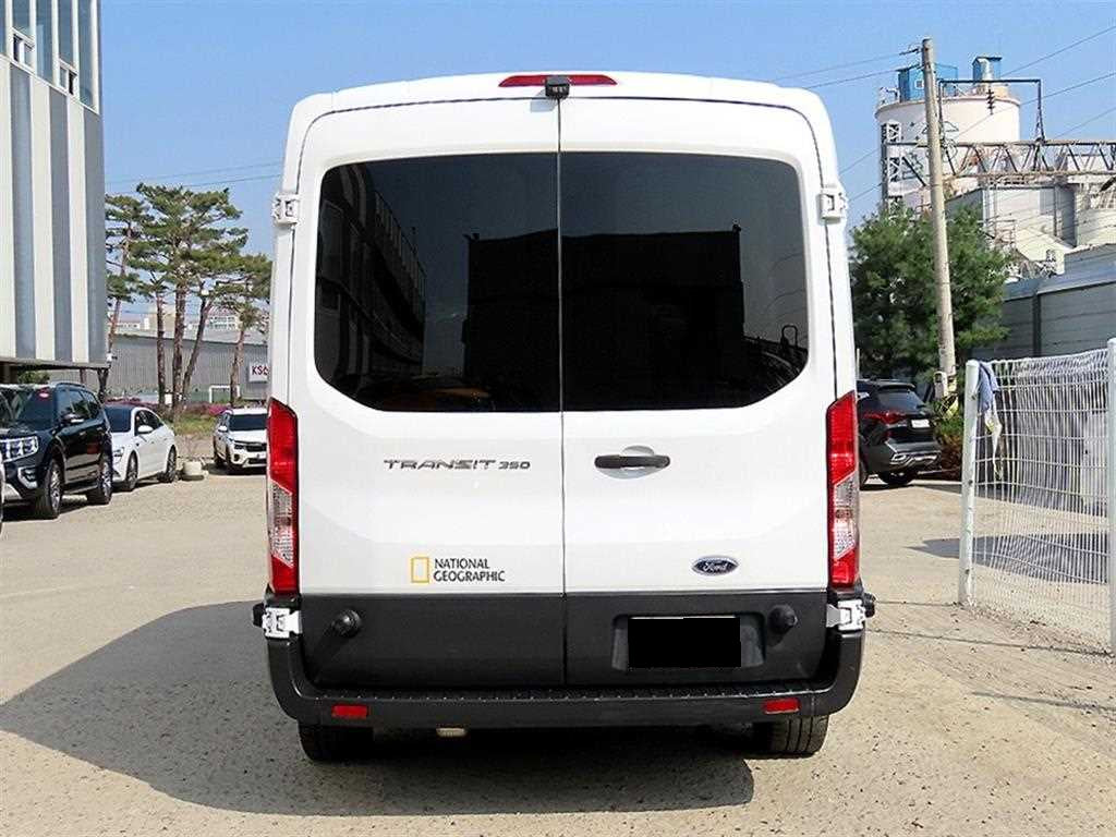Ford Transit — photo 04