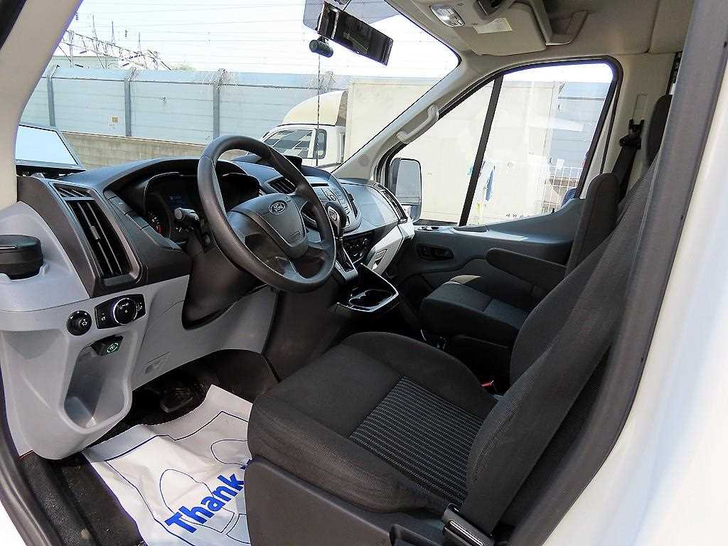 Ford Transit — photo 08