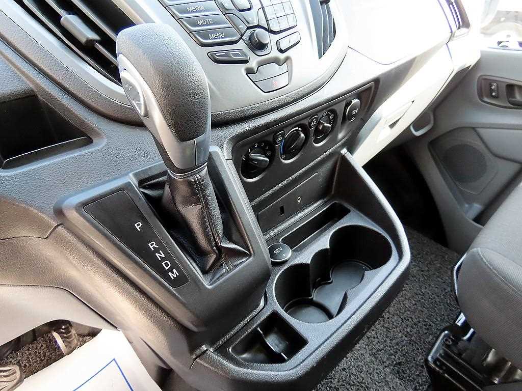 Ford Transit — photo 09
