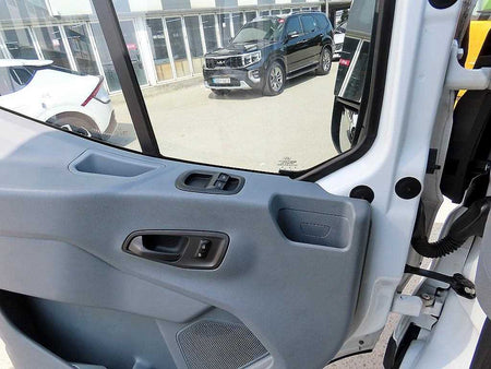 Ford Transit — photo 10