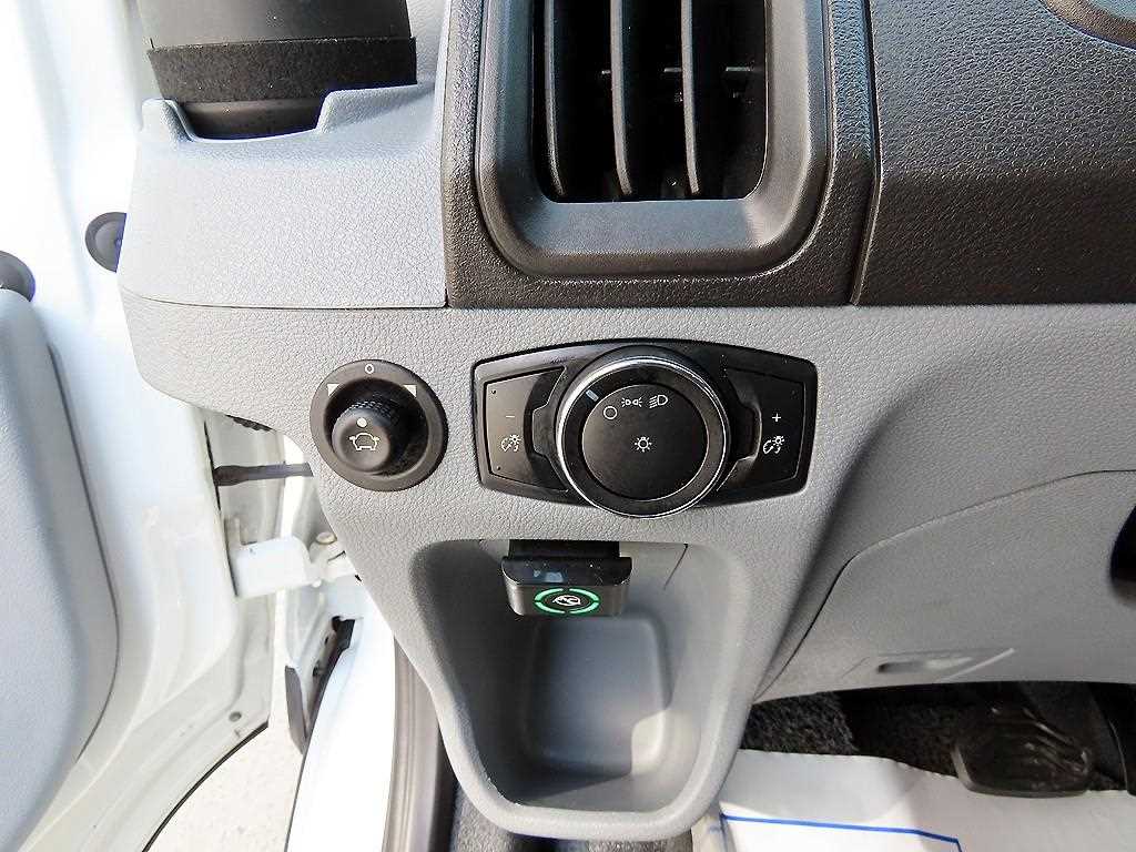 Ford Transit — photo 11