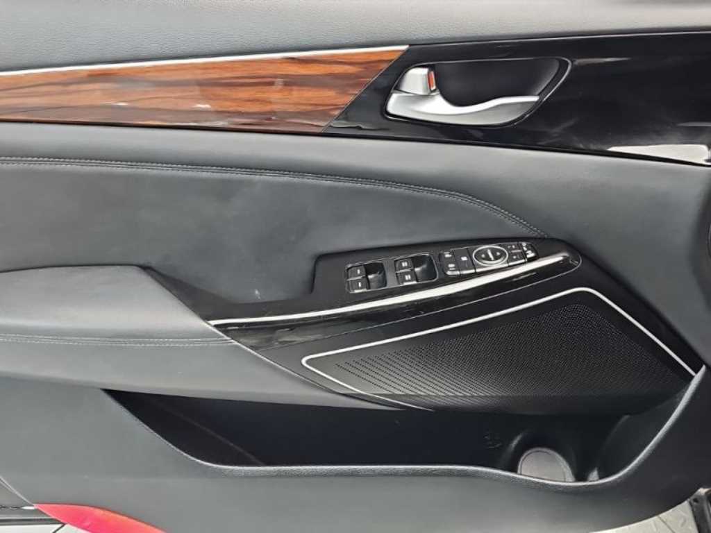 Kia K7 — photo 13