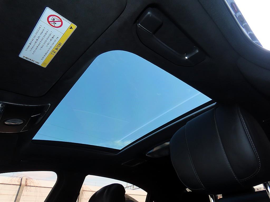 Mercedes-Benz S-Class — photo 16