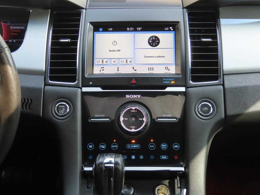 Ford Taurus — photo 10
