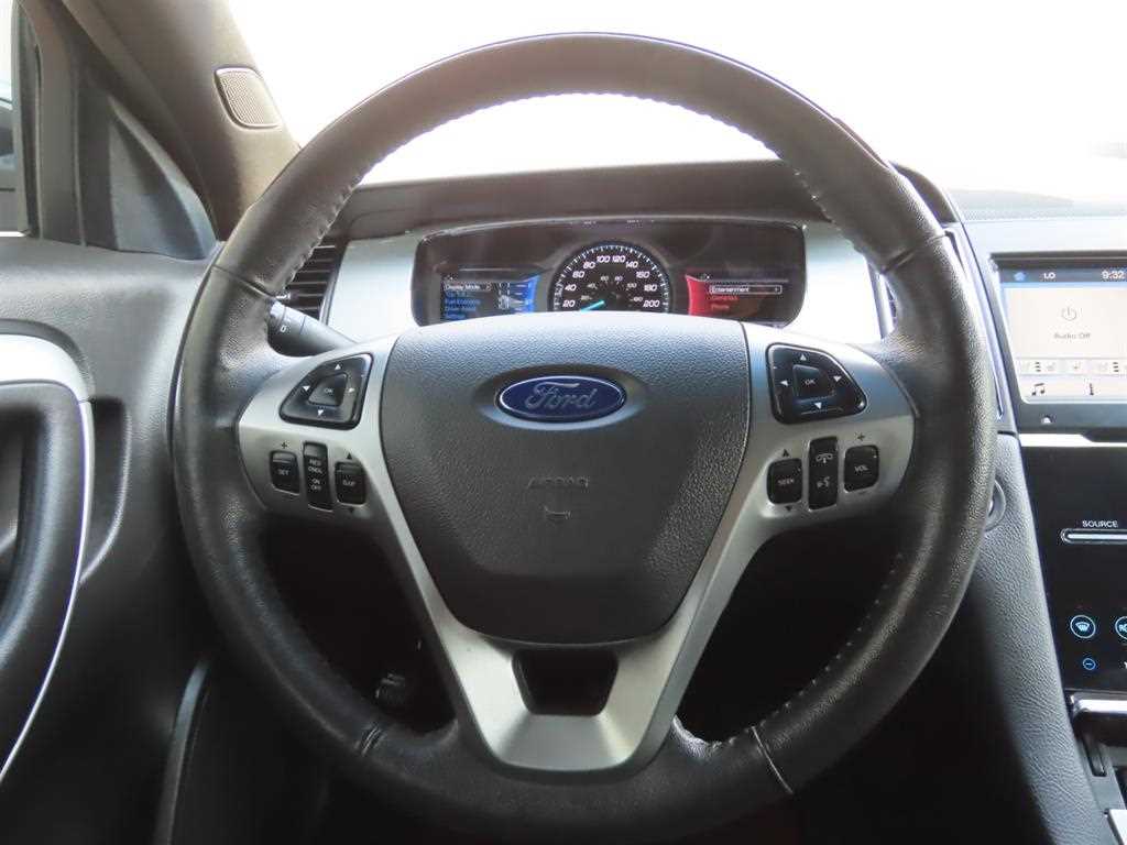 Ford Taurus — photo 11