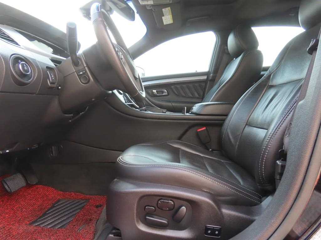 Ford Taurus — photo 14