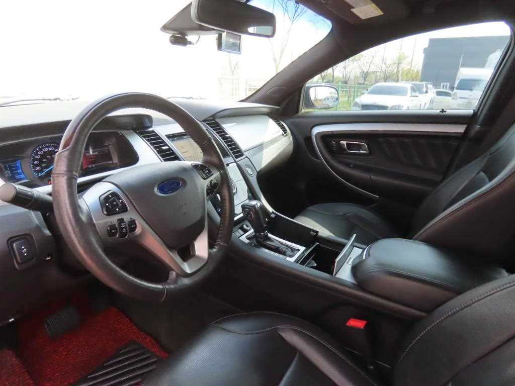 Ford Taurus — photo 16