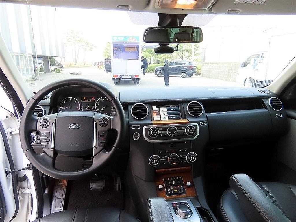 Land Rover Discovery — photo 07