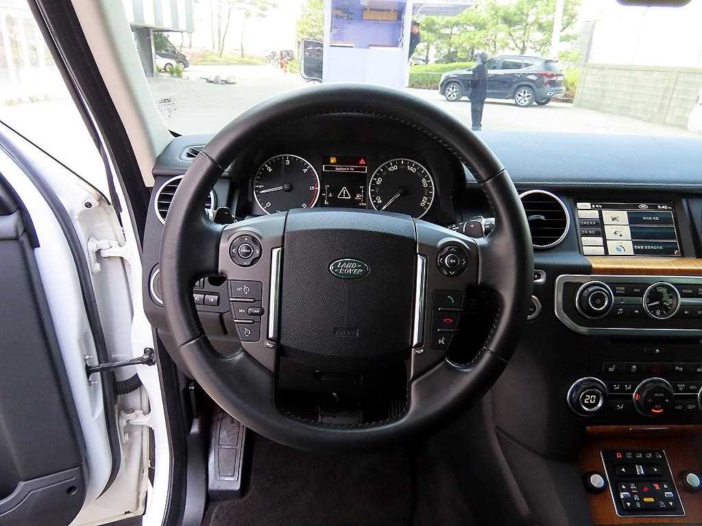 Land Rover Discovery — photo 08