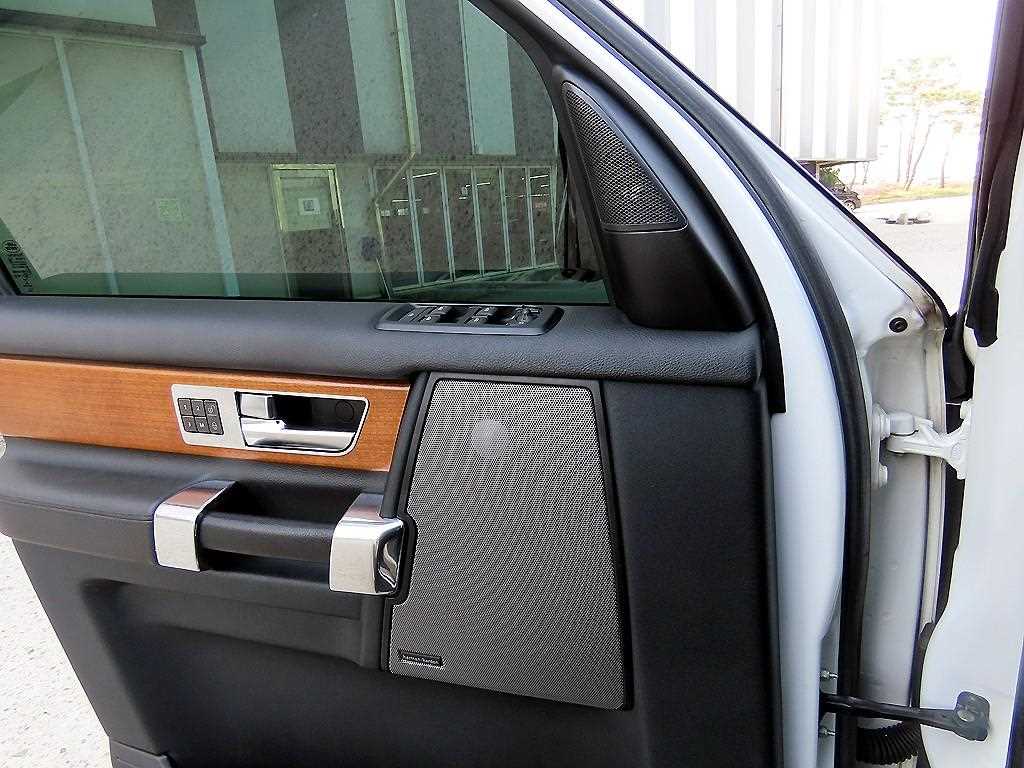 Land Rover Discovery — photo 11