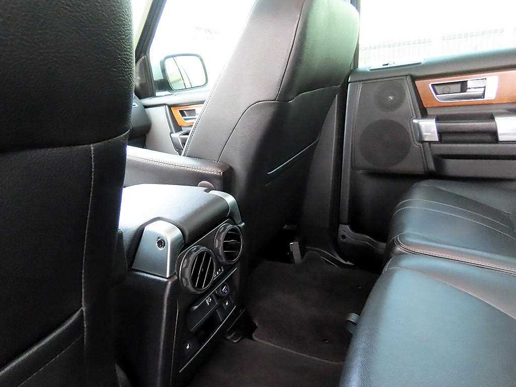 Land Rover Discovery — photo 16