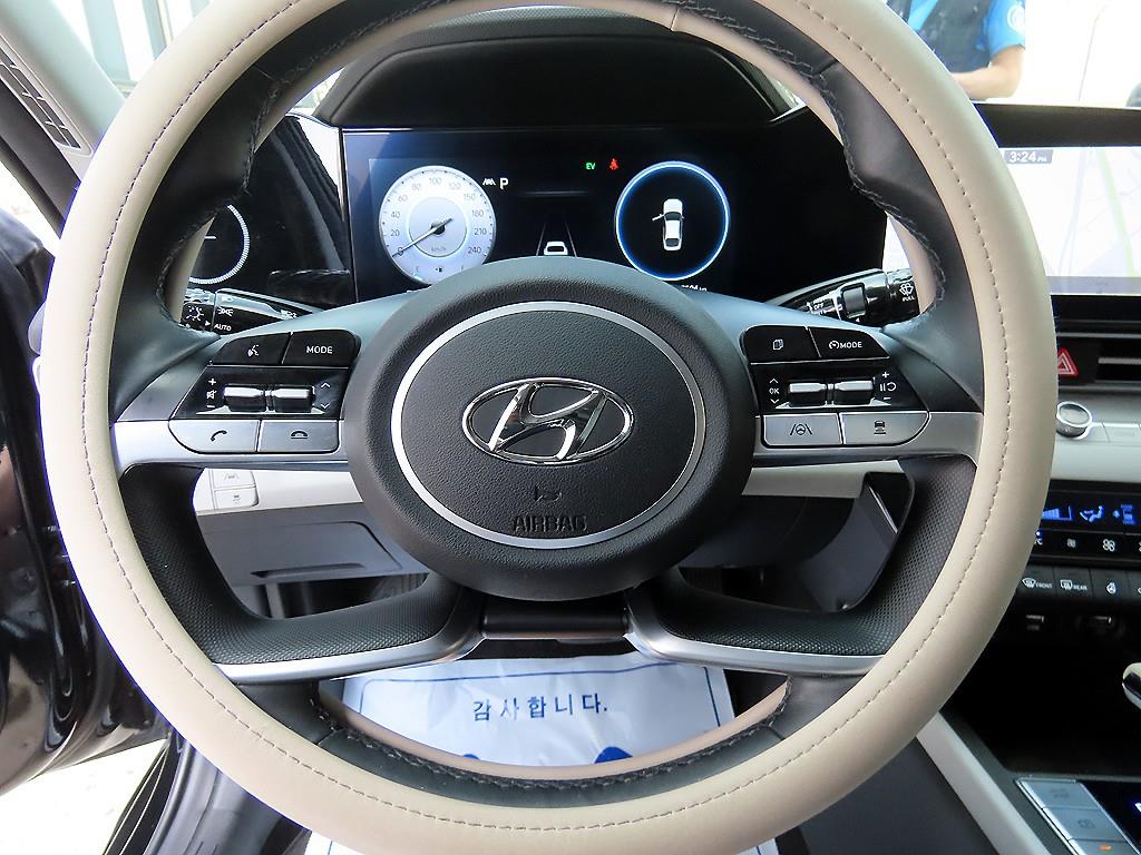 Hyundai Avante — photo 08