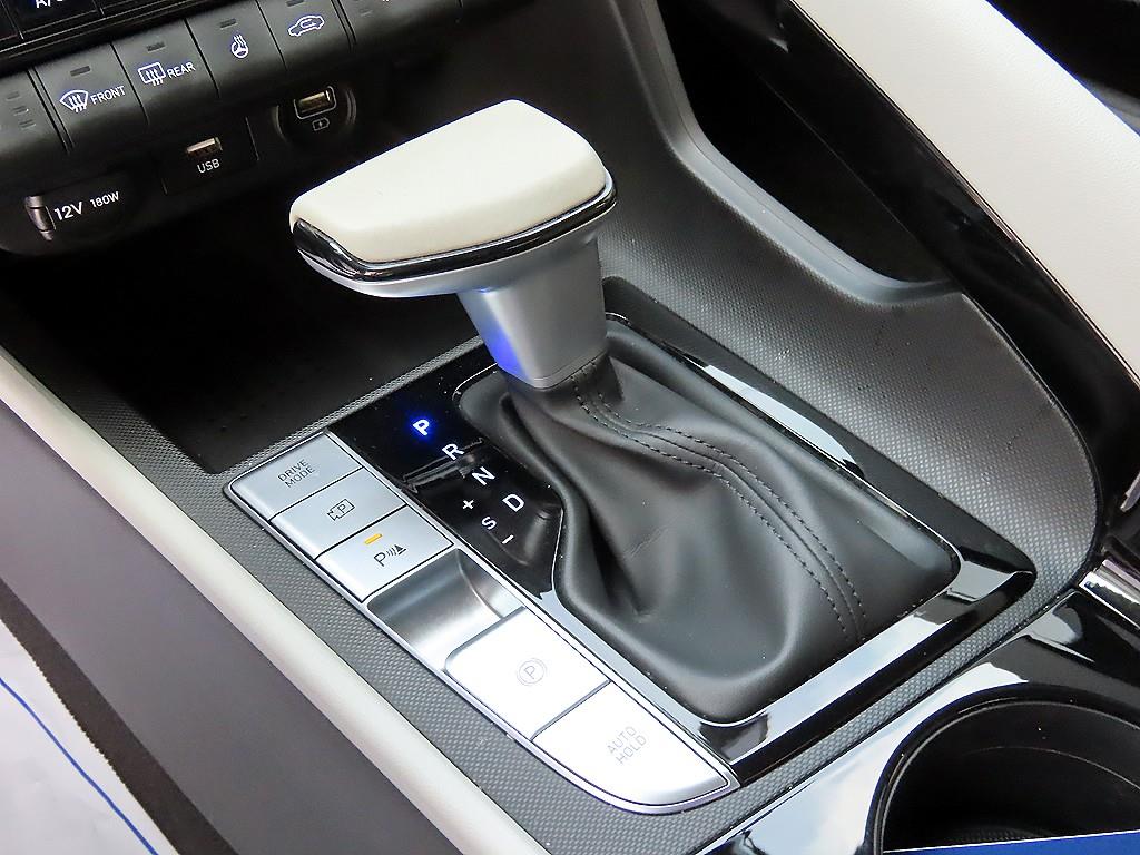 Hyundai Avante — photo 10