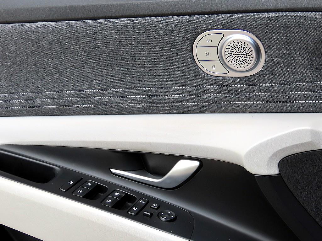 Hyundai Avante — photo 11