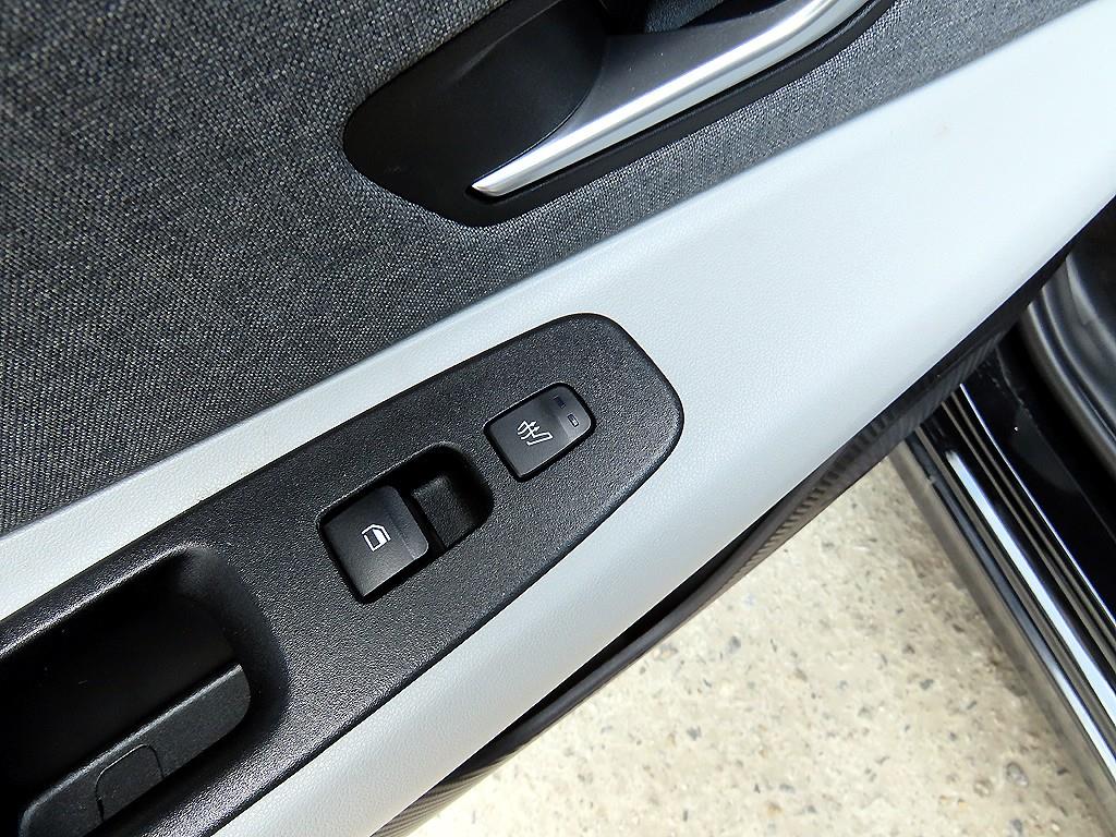 Hyundai Avante — photo 16