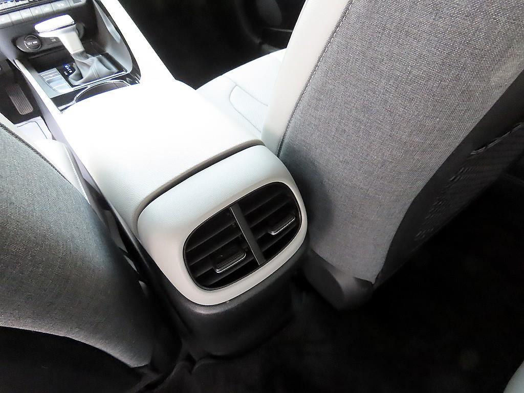 Hyundai Avante — photo 17