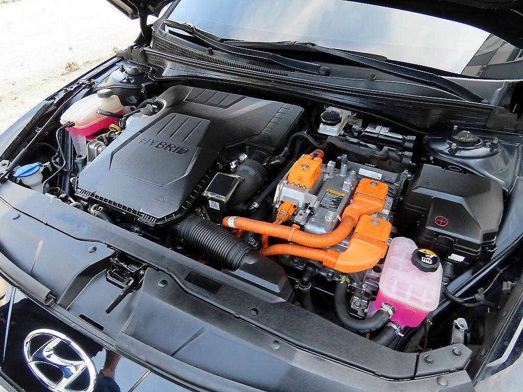Hyundai Avante — photo 19