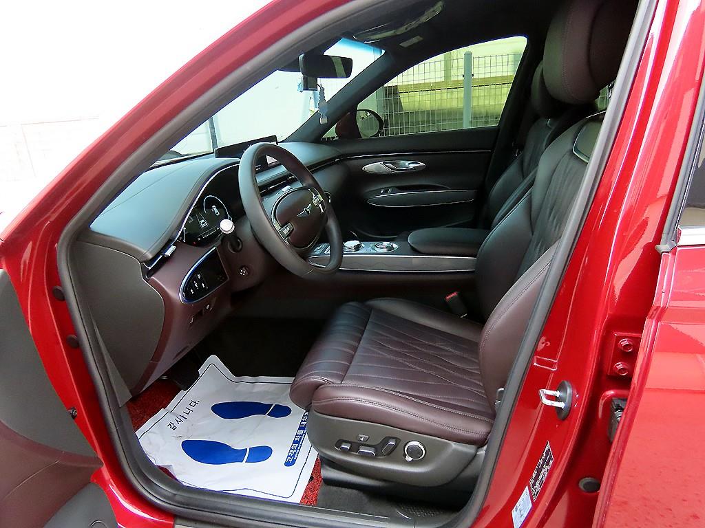 Genesis GV70 — photo 05