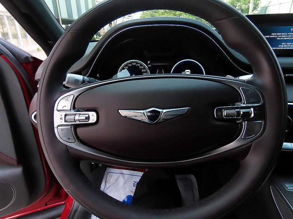 Genesis GV70 — photo 08