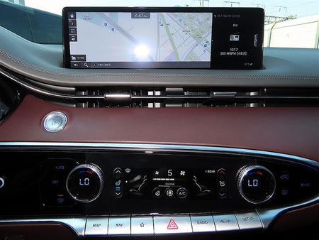 Genesis GV70 — photo 14