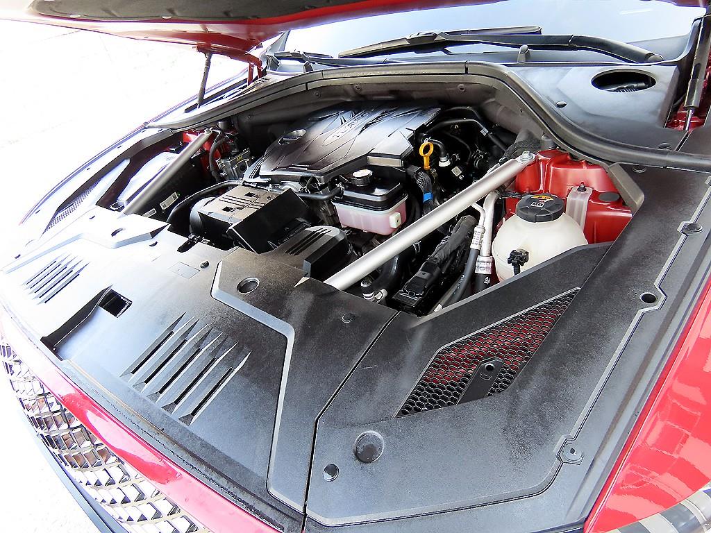 Genesis GV70 — photo 19