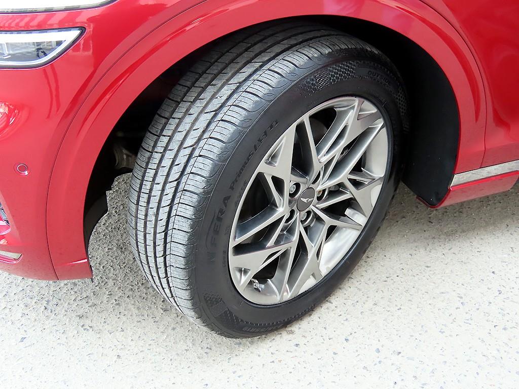 Genesis GV70 — photo 20