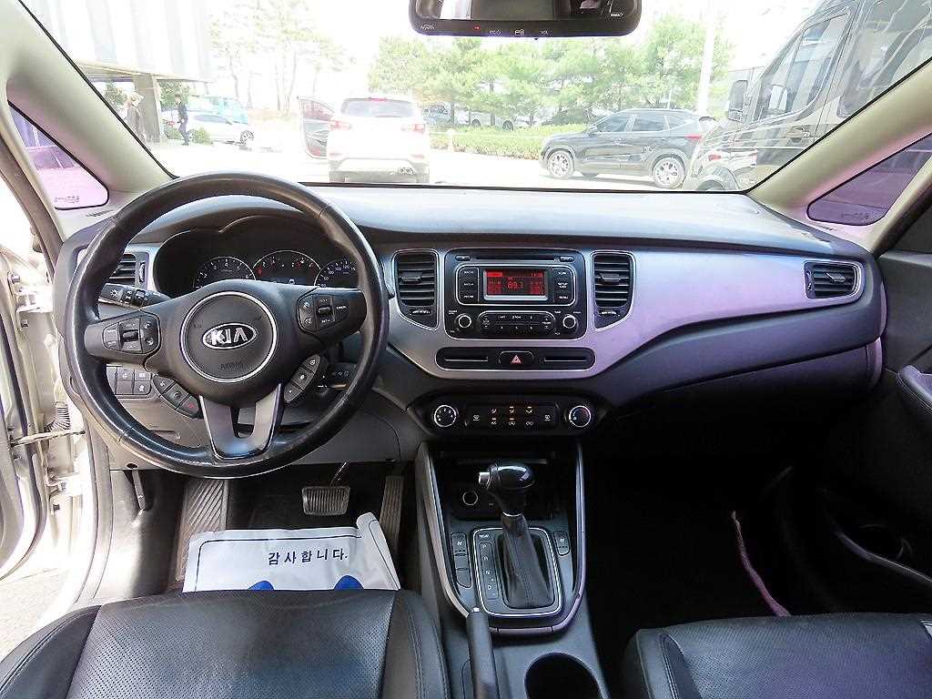 Kia Carens — photo 07