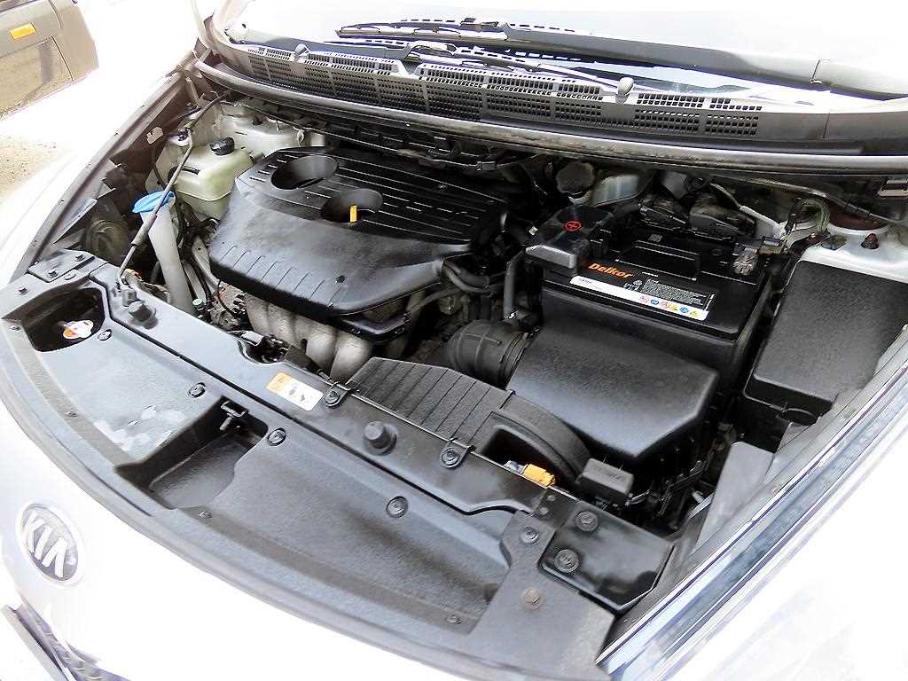 Kia Carens — photo 19