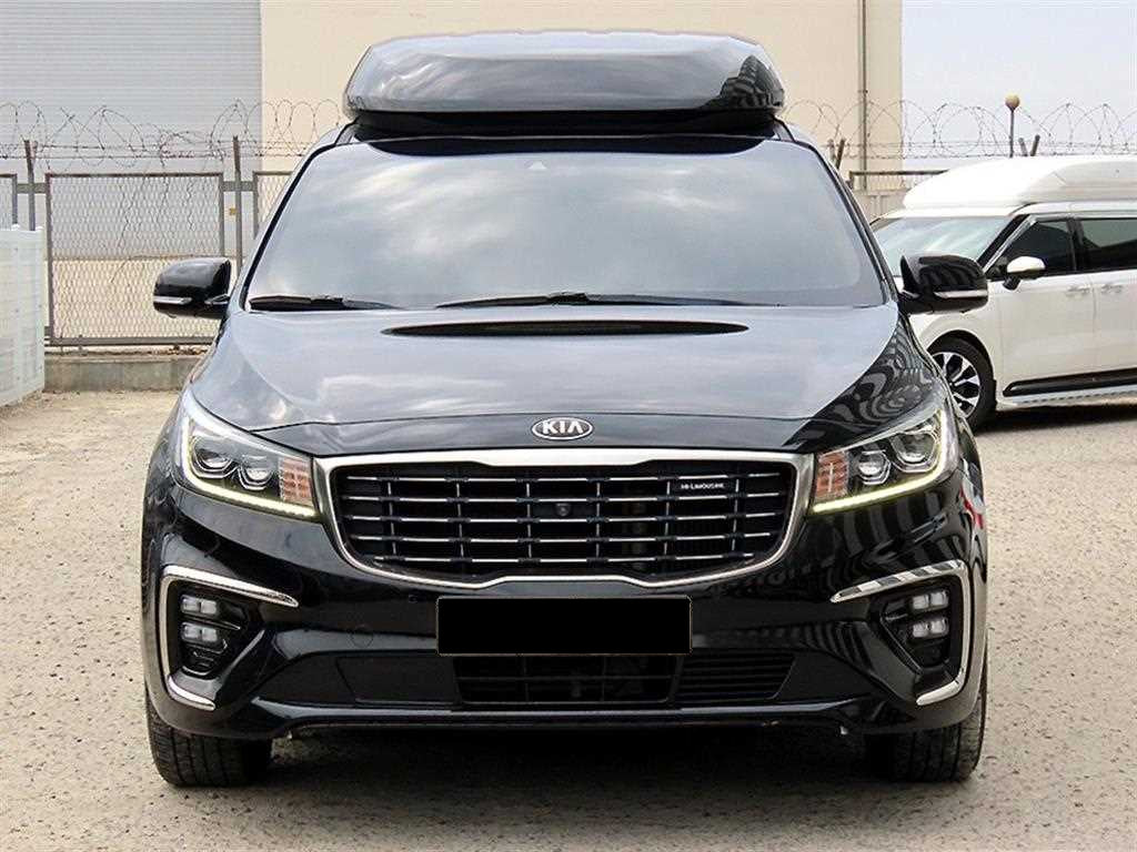 Kia Carnival — photo 01