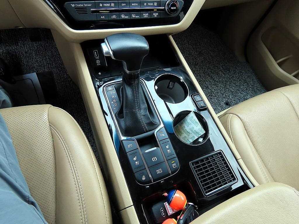 Kia Carnival — photo 10