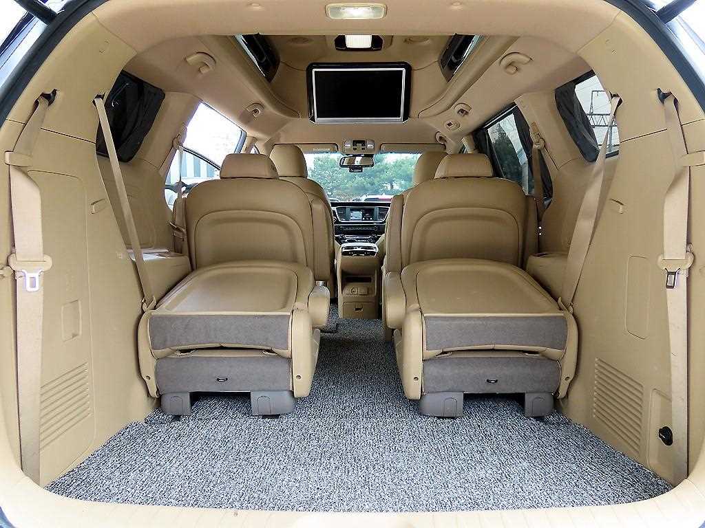 Kia Carnival — photo 16